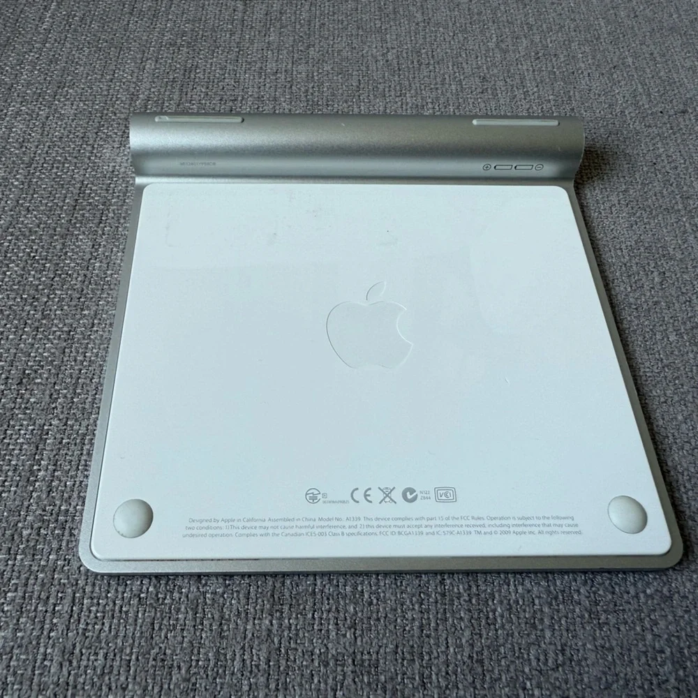 Apple Magic Trackpad A1339 Gen 1 Wireless Bluetooth, Multi-Touch, Silver - Picture 2 of 3